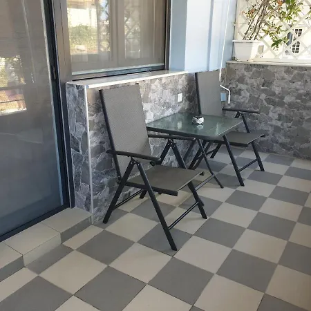 Iros Apartment Néa Péramos